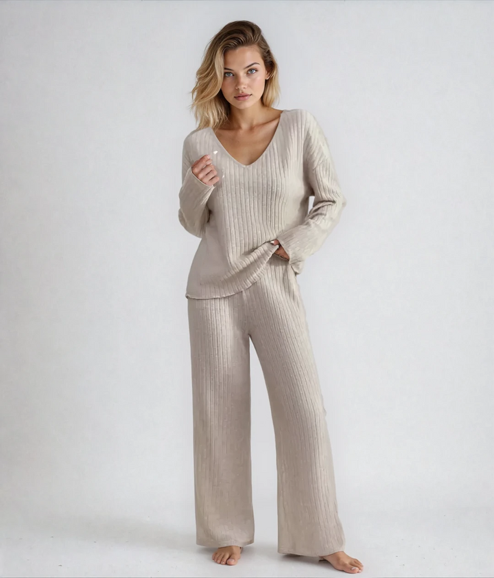 Argilla Sicilia | CLARA | Completo due pezzi con pantaloni dritti e top con scollo a V