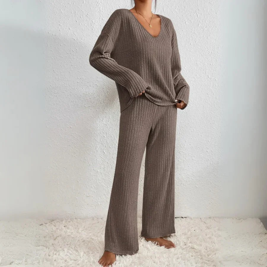 Argilla Sicilia | CLARA | Completo due pezzi con pantaloni dritti e top con scollo a V