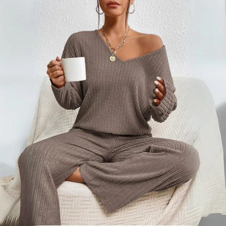 Argilla Sicilia | CLARA | Completo due pezzi con pantaloni dritti e top con scollo a V